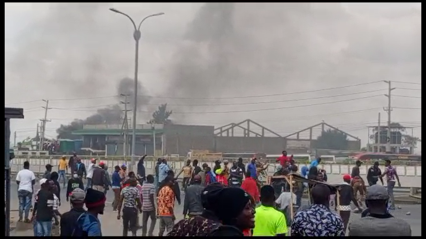 Protestors block Mombasa road near Mlolongo as they bring down Nairobi Expressway barrier