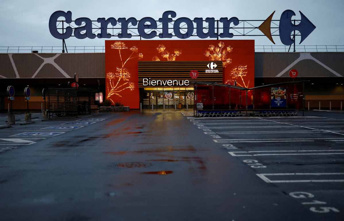 French supermarkets to sell fuel at cost price