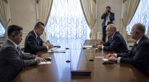 Putin praises BRI in meeting with senior Chinese diplomat