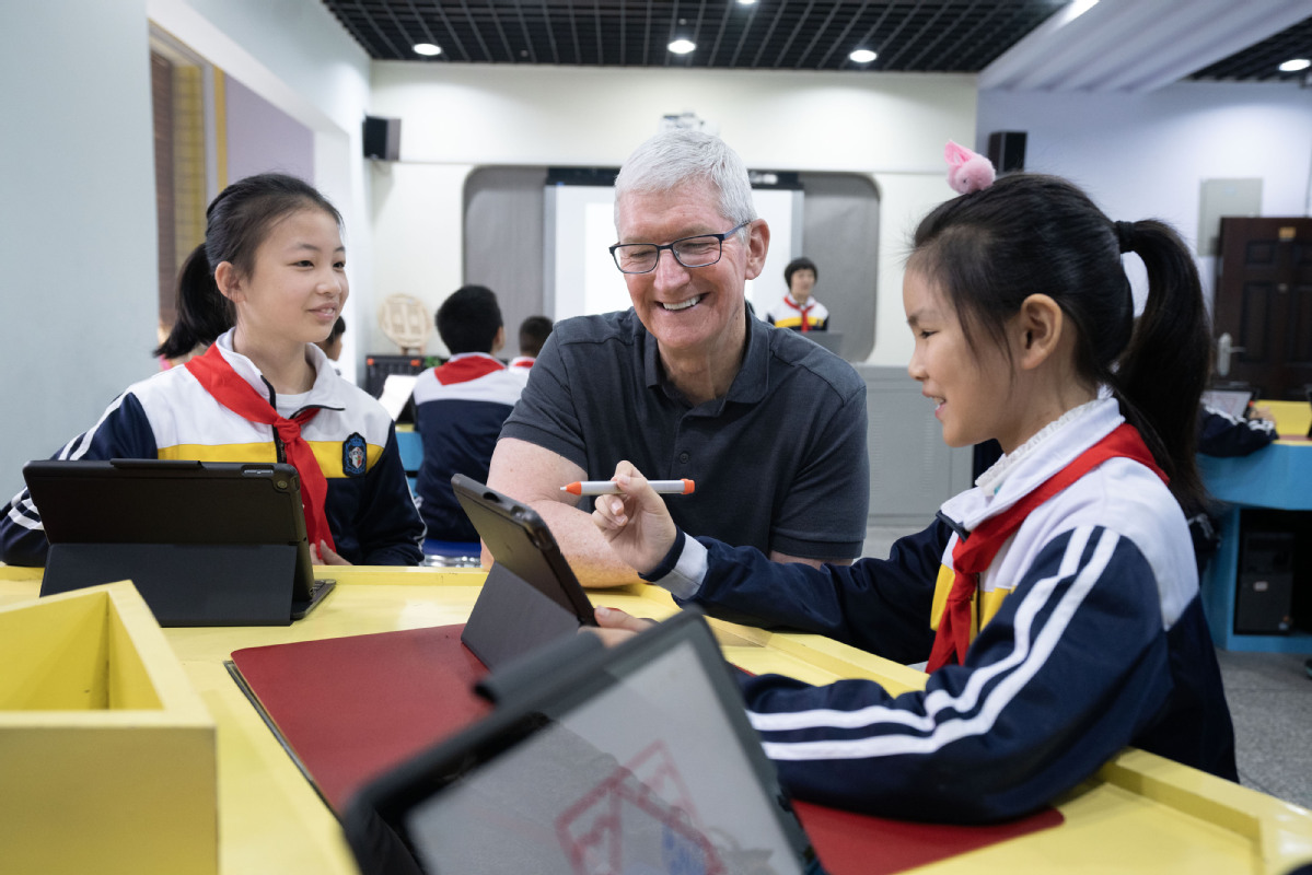 Apple CEO upbeat on Chinese app developers Chinese Young entrepreneurs taking to world of AI – China Daily