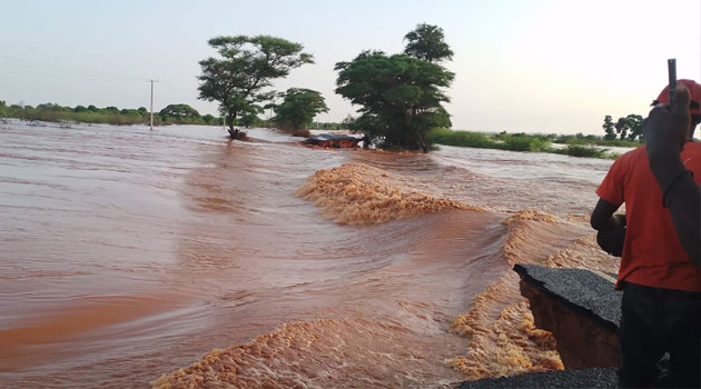KeNHA urges caution on Madongo–Garissa road after floods cut off section near Mororo