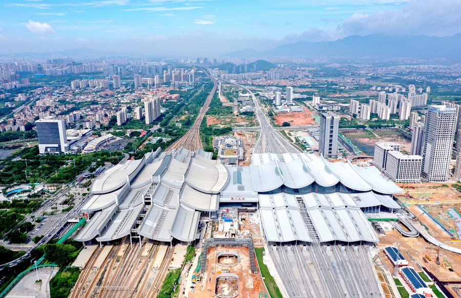 Top-notch leadership drives high-quality development forward