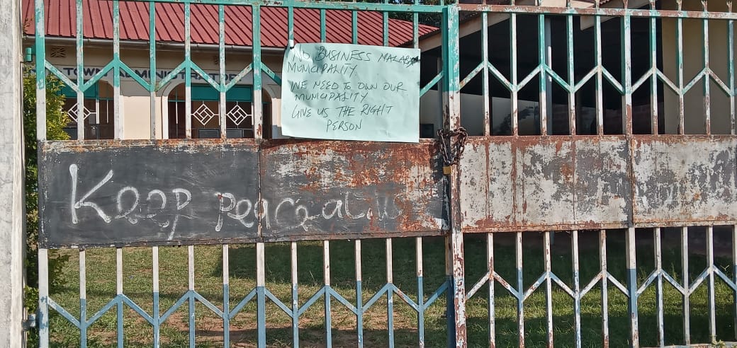 Operations at Malaba Municipality paralyzed after residents lock out Municipality Manager