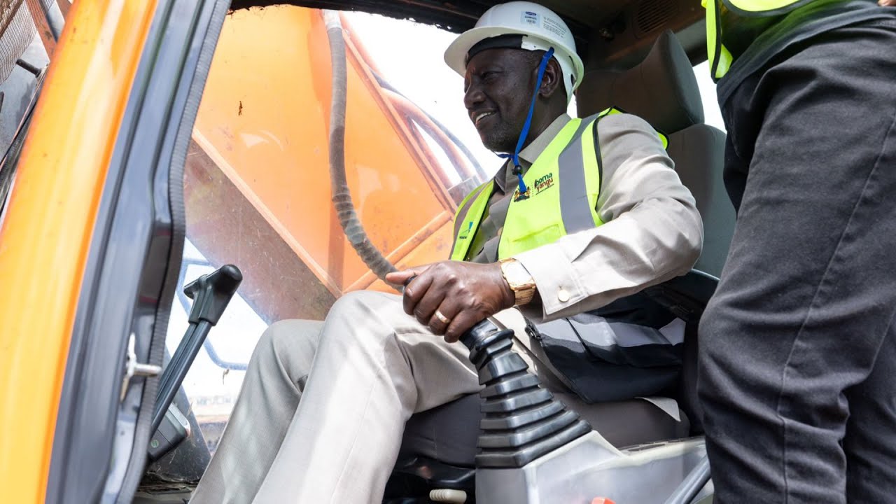(VIDEO) Ruto asks contractors in all affordable Housing sites to continue working, not chase 130,000 workers away; optimistic court won’t derail the program.