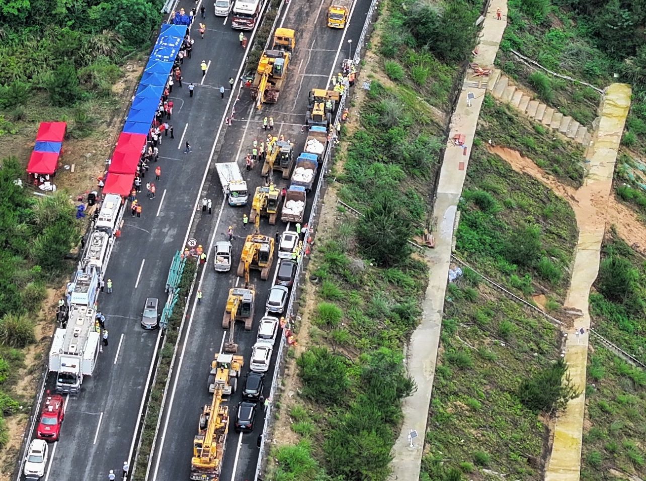 24 dead after road collapse in south China’s Guangdong