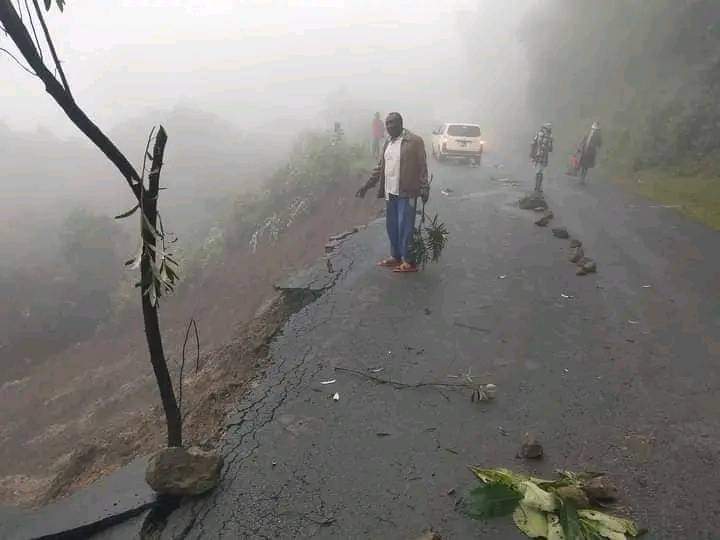 Kasoiyo-Tenges-Saos –Eldama Ravine road closed after destruction by landslide