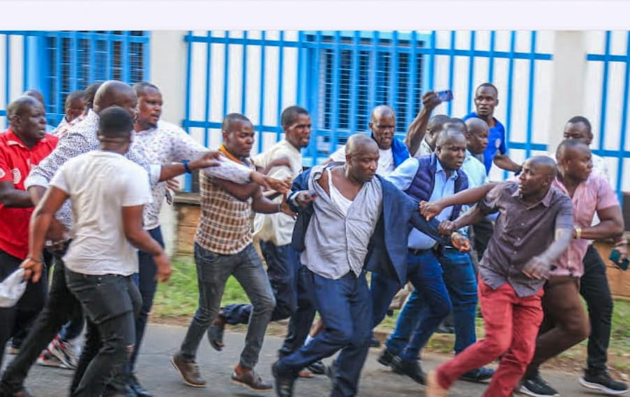 Drama as Kisumu county employees shield Finance Executive from arrest in contempt case
