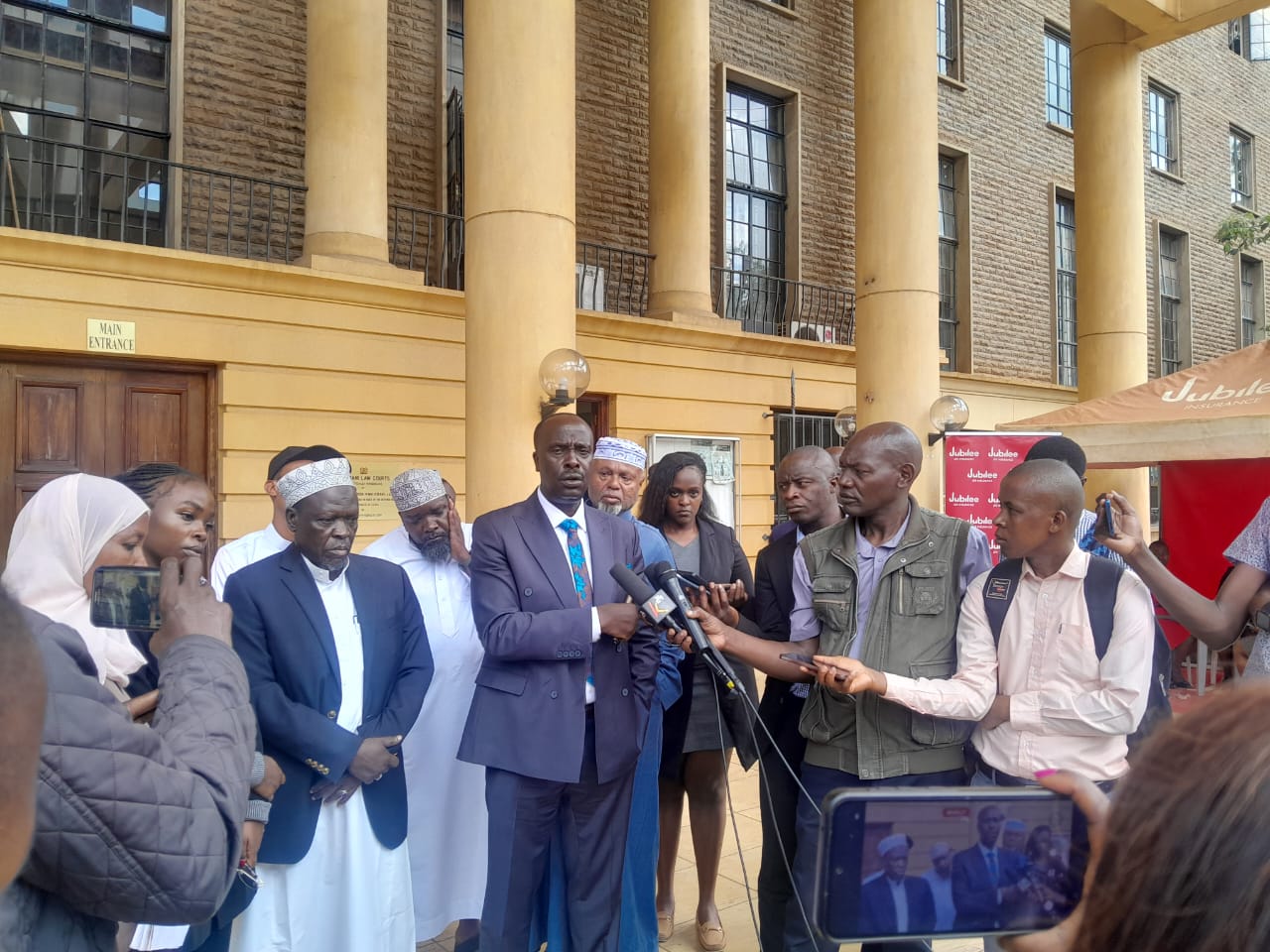 Lamu residents throng Milimani Law Courts in protest of illegal acquisition of their land