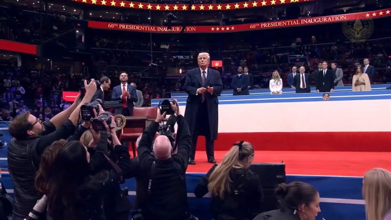 (WATCH) Crowd goes wild as Trump throws pens used to sign executive orders into them