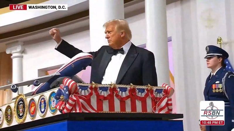 (WATCH) ‘Does anybody want some!?’ – Trump cuts cake, dances with military sword at inaugural ball