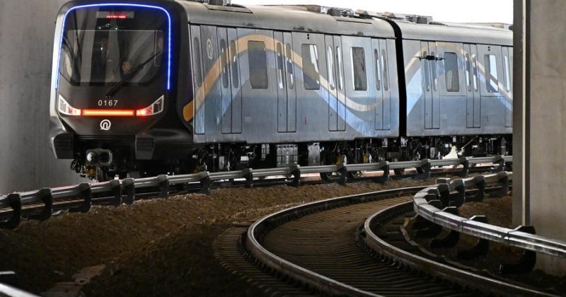 Carbon fiber metro train begins service in E China’s Qingdao