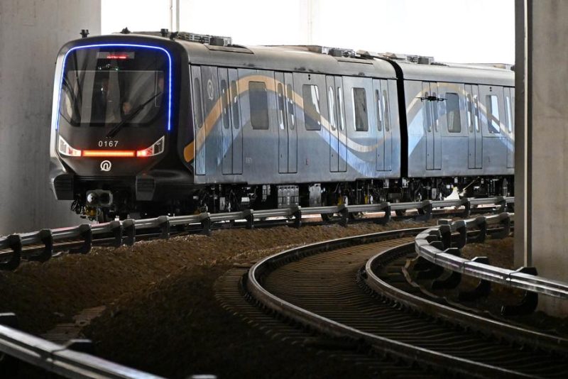 Carbon fiber metro train begins service in E China’s Qingdao