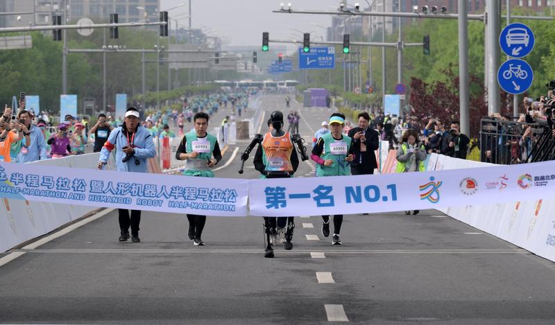 China Hosts World’s First Humanoid Robot Half Marathon in Beijing
