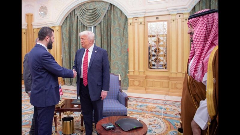 (PHOTOS)Trump meets Syria’s interim leader al-Sharaa hours after lifting sanctions