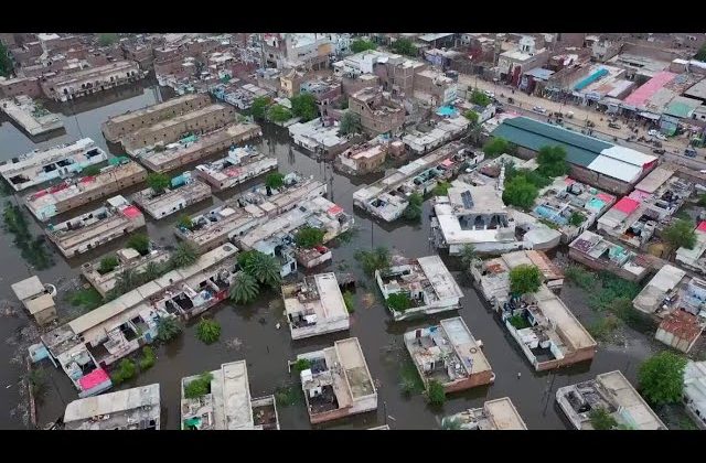 (WATCH) A city drowning – Drone reveals Hyderabad streets swamped as Pakistan flood death toll tops 117