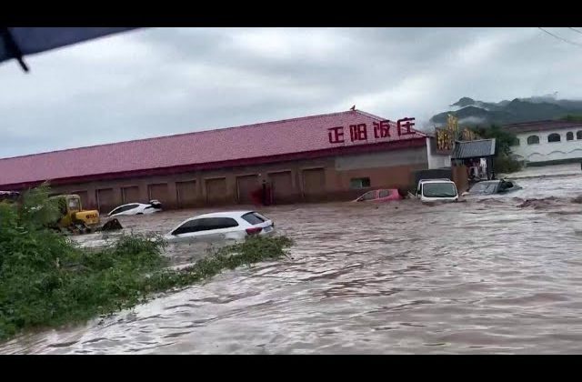 (WATCH) Firefighters rescue trapped residents as deadly flash floods sweep Beijing, killing at least 30