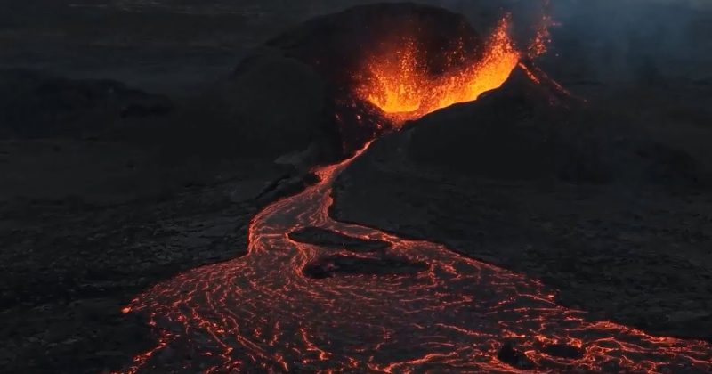 (WATCH) Icelandic volcano spews hot lava and smoke amid 12th eruption