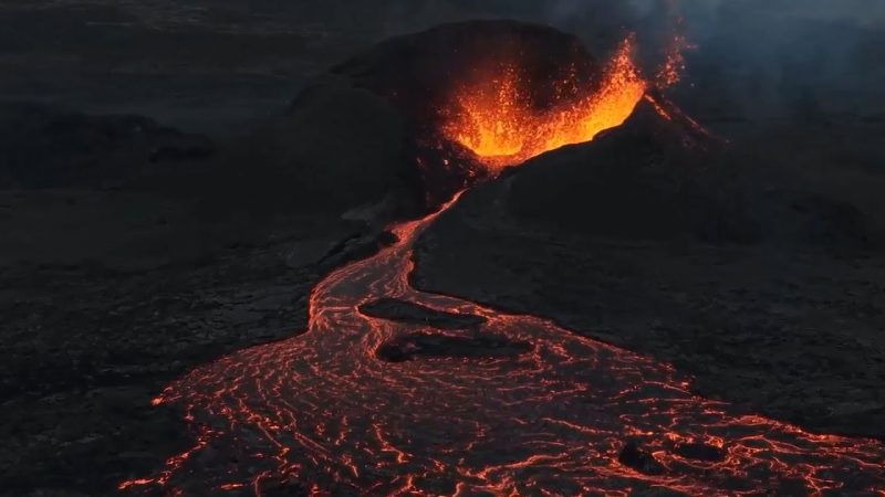 (WATCH) Icelandic volcano spews hot lava and smoke amid 12th eruption