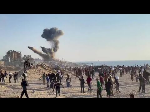 (WATCH) Risking death for a bag of flour – Gazans dodge explosions as hunger crisis deepens