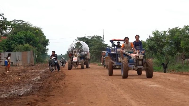 (WATCH) Villagers flee as fresh clashes between Cambodian and Thai forces erupt along border