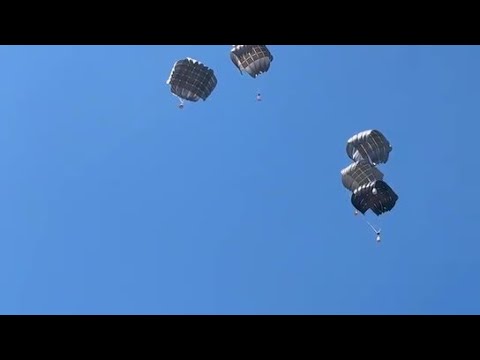(WATCH) Airdrop incoming – Gazans receive aid packages from UAE aircraft