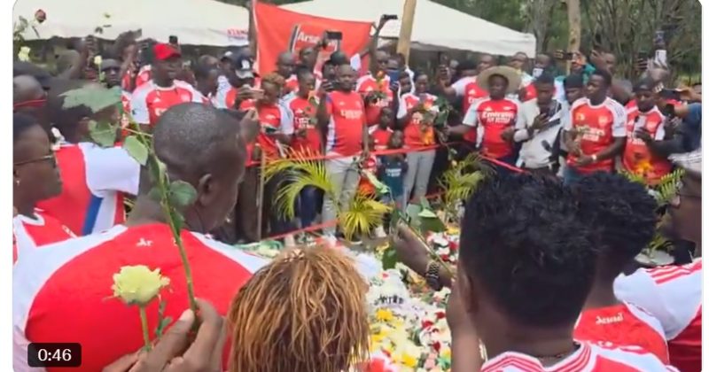 Arsenal fans pay tribute to Raila Odinga at Kang’o ka Jaramogi in Bondo