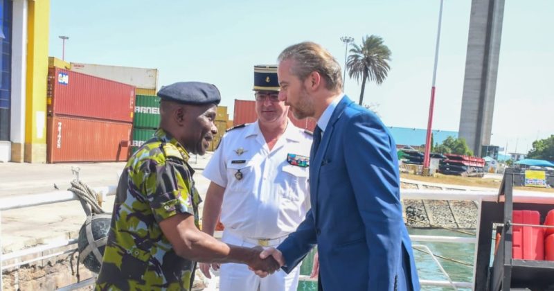 Navy Commander, French Envoy discuss strengthening maritime cooperation