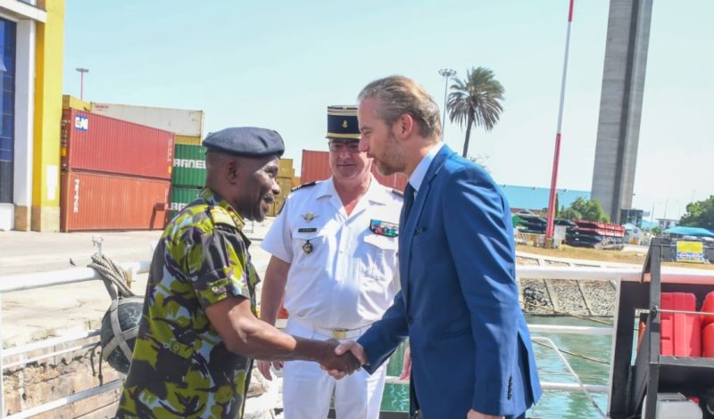 Navy Commander, French Envoy discuss strengthening maritime cooperation