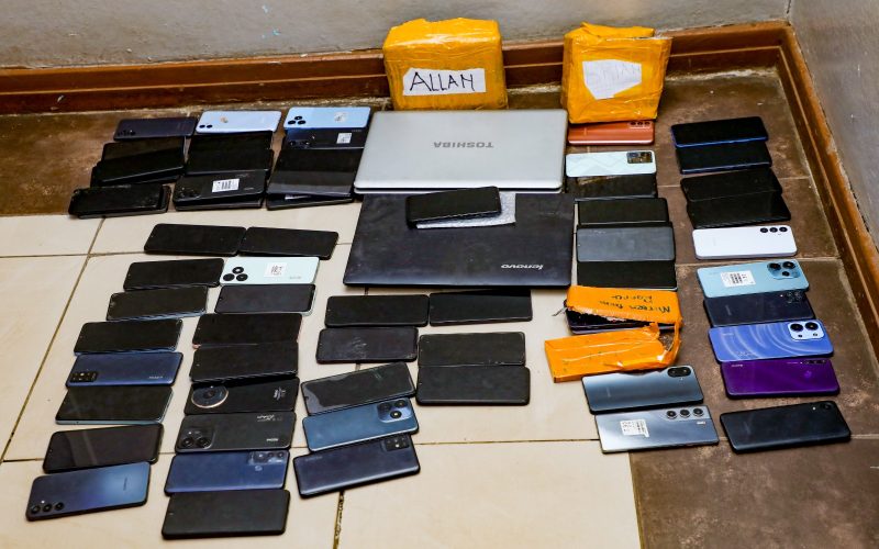 Police nab 7 suspects linked to a cross-border mobile phone theft syndicate