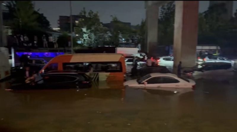Military deployed to support rescue operations in Nairobi as floods wreak havoc