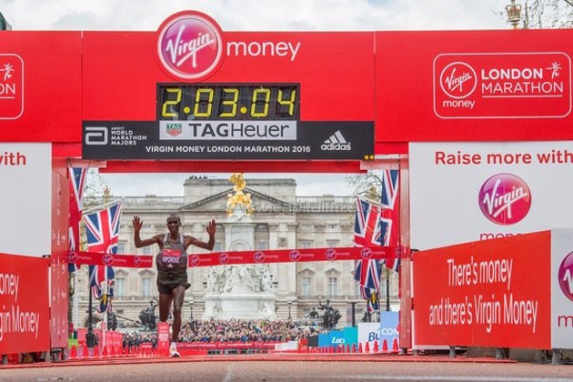 Eliud Kipchoge crosses the finish line in London on a new course record/PHOTO-Organizers