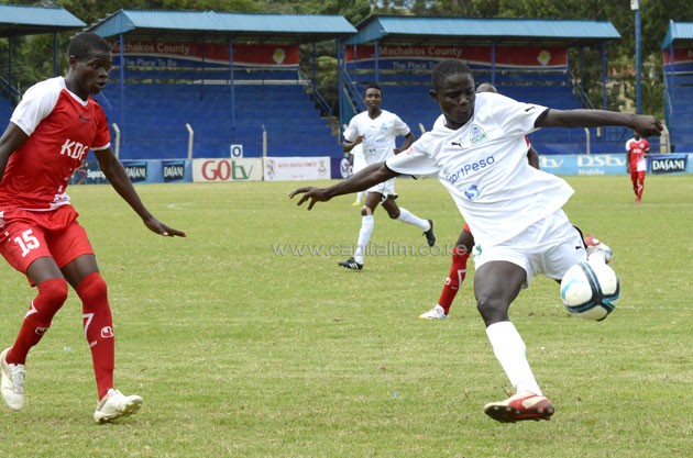 Ulinzi Stars defender Dennis Ouma attempts to block an effort from Gor's Kevinton Machika/PHOTO-Courtesy
