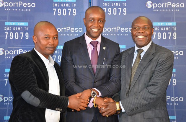 AFC Leopards chairman Dan Mule (left), SportPesa CEO Ronald Karuri (center) and Gor Mahia chairman Ambrose Rachier during the meeting when the title sponsor reinstated the partenership.PHOTO/Timothy Olobulu
