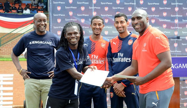 Sol Campbell issuing certificate to AFC Leopards under-19 coach Ezekiel Akwana during the Arsenal training in Nairobi.