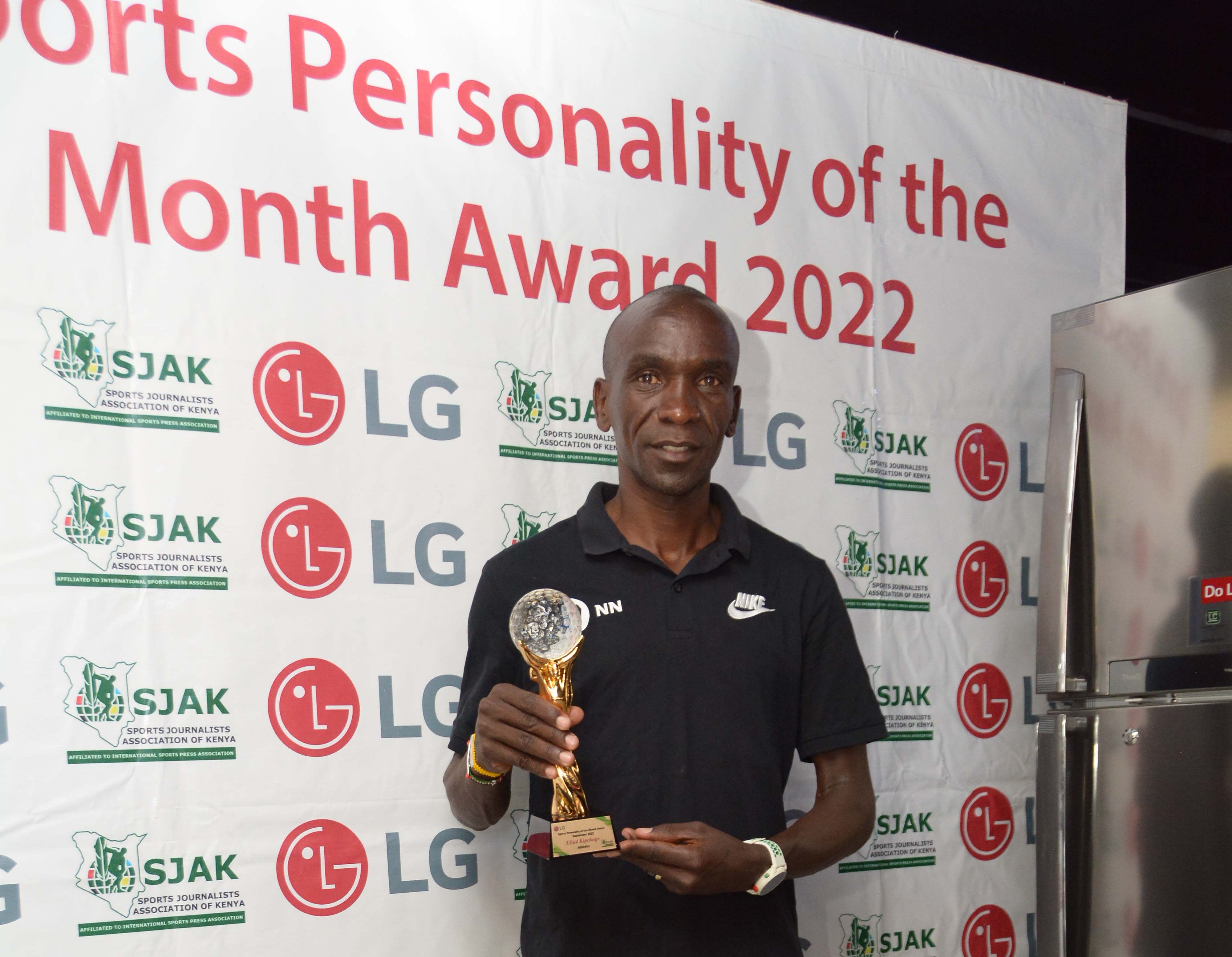 Be your biggest cheerleader: marathon great Kipchoge says after LG/SJAK award