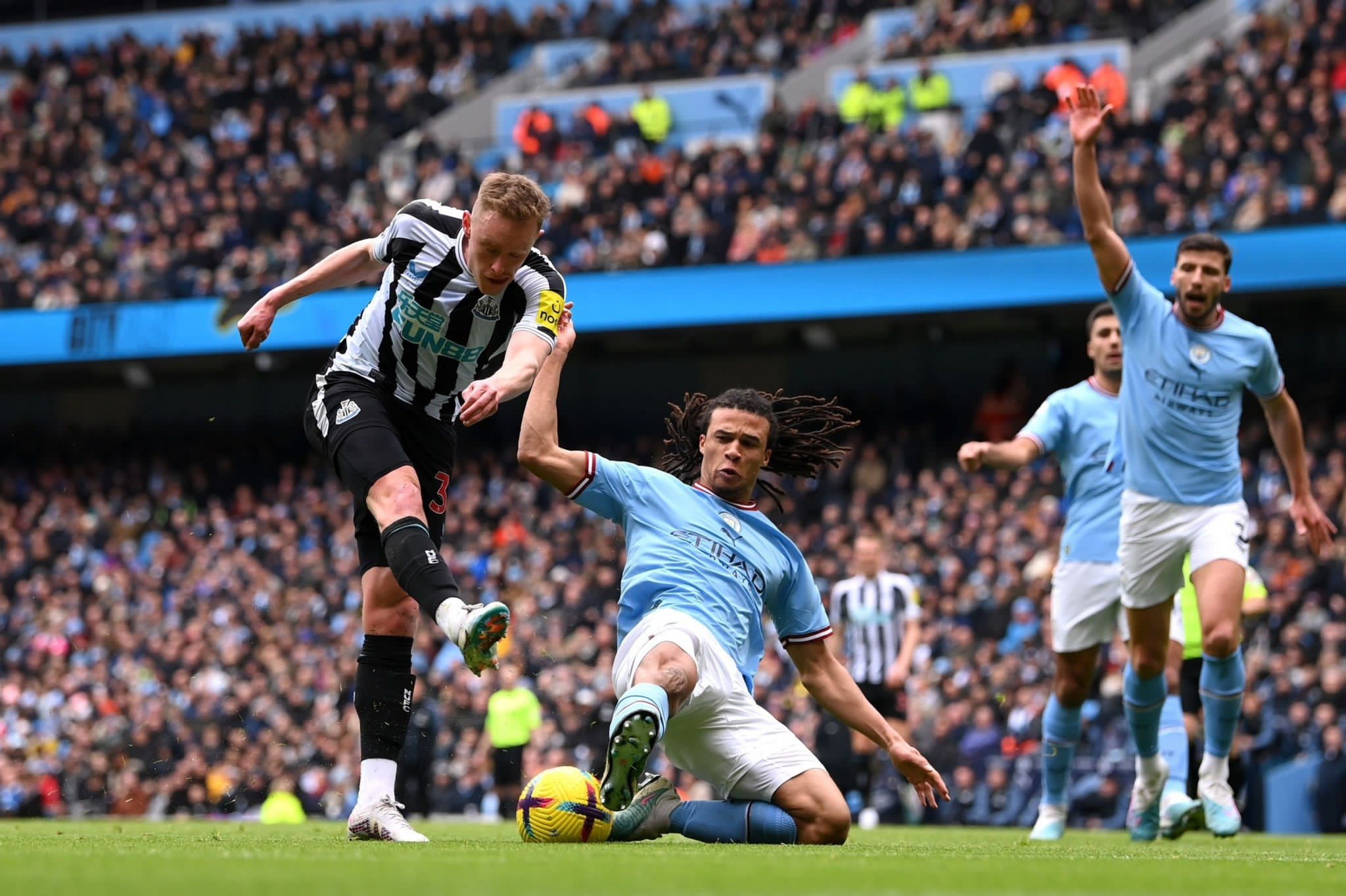 Bobb scores late winner for Man City at Newcastle