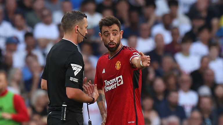 Fernandes demands apology for Man Utd penalty call at Spurs