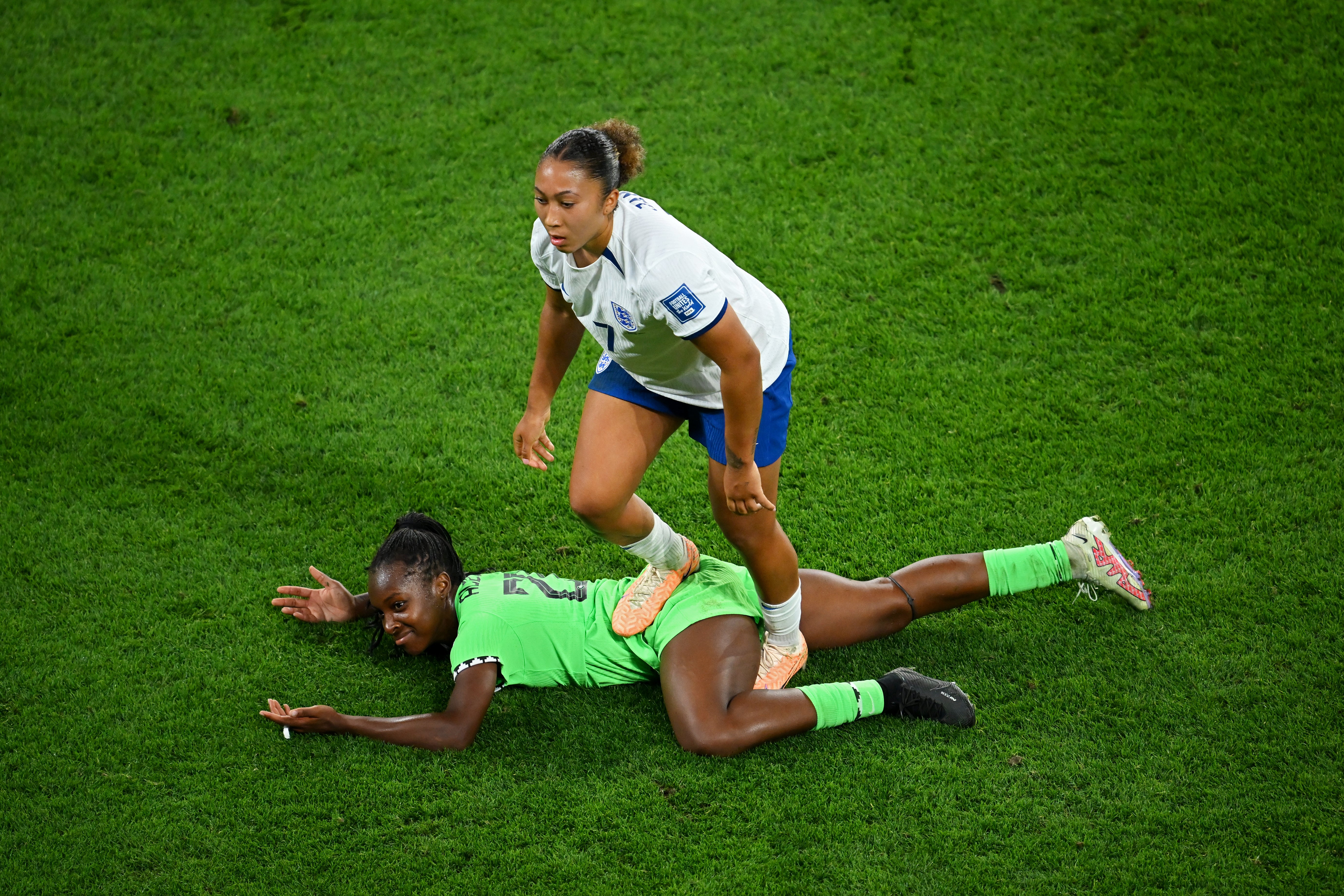 Pole siz: England’s Lauren James sorry for World Cup stamp