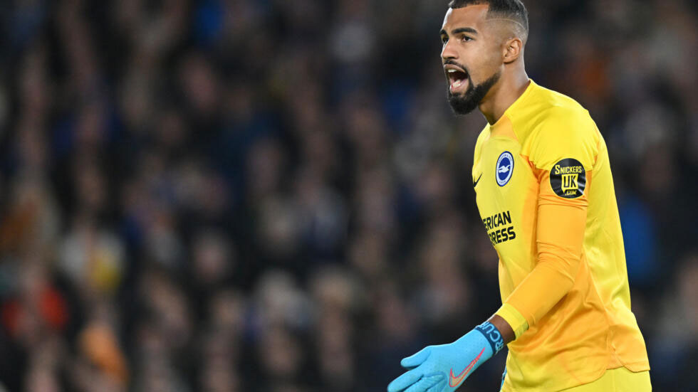 Chelsea sign Brighton goalkeeper Sanchez on seven-year deal