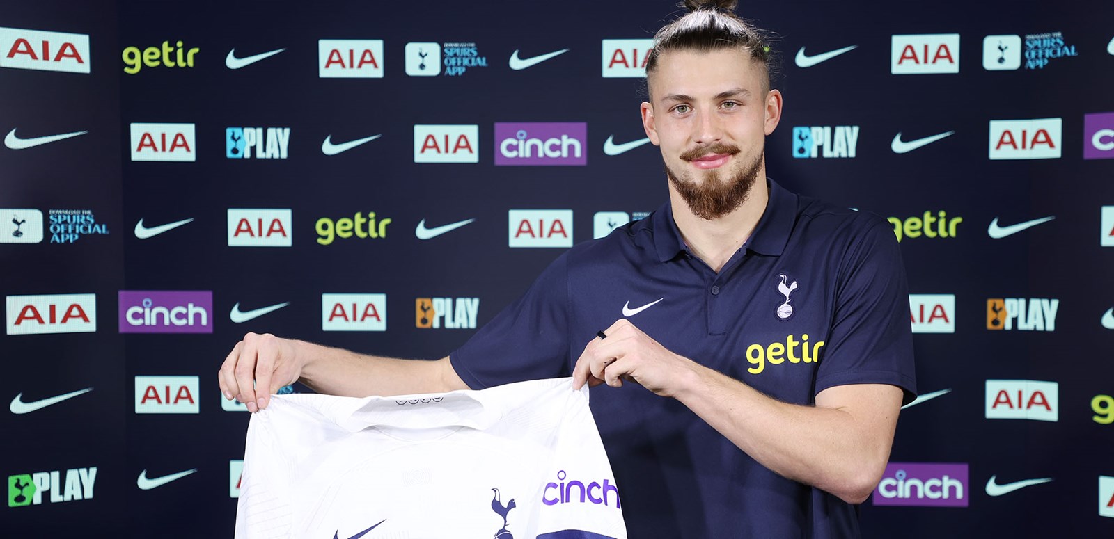 Tottenham complete deal for Genoa defender Dragusin