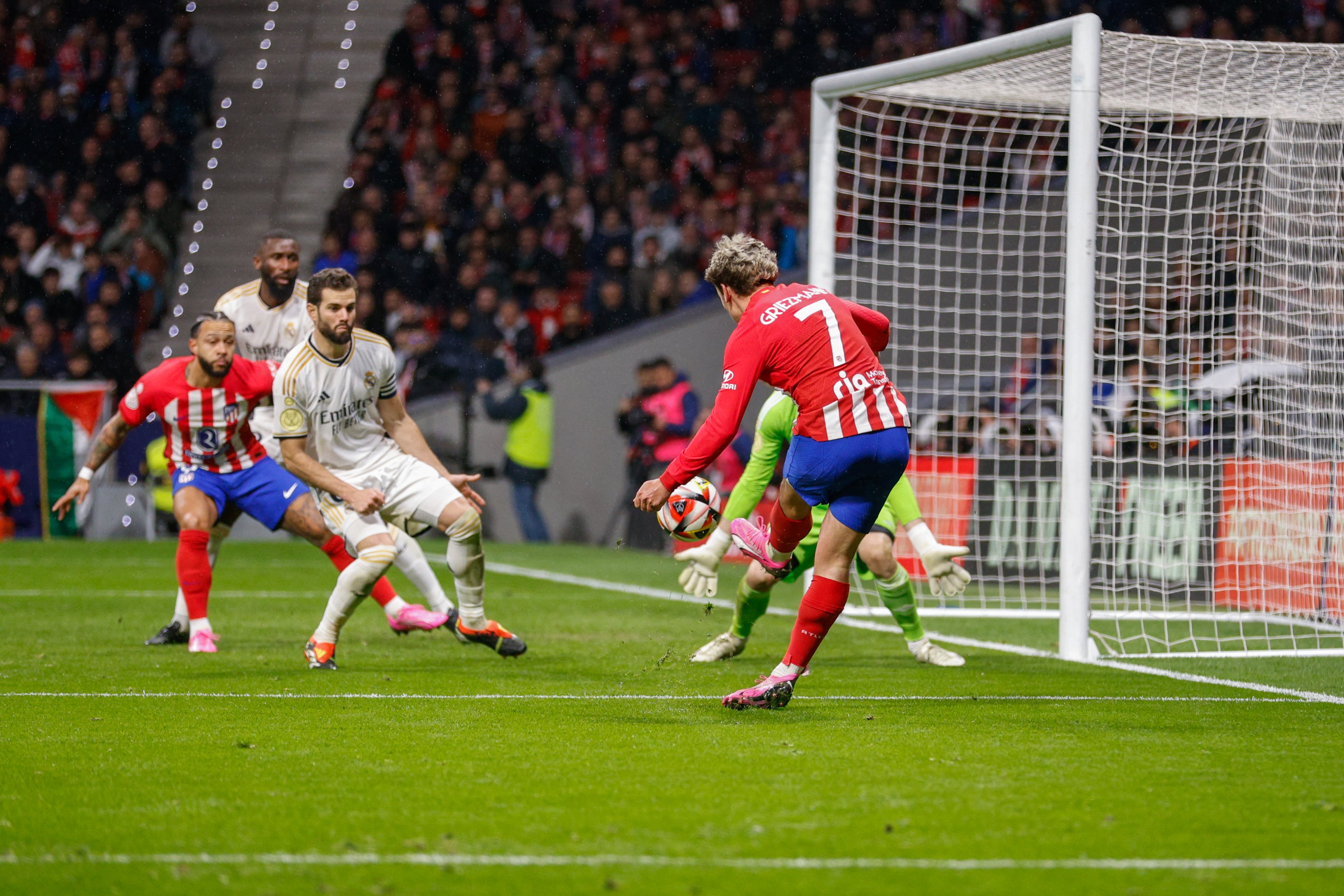 Griezmann scores in extra time as Atletico dump Real out of Copa
