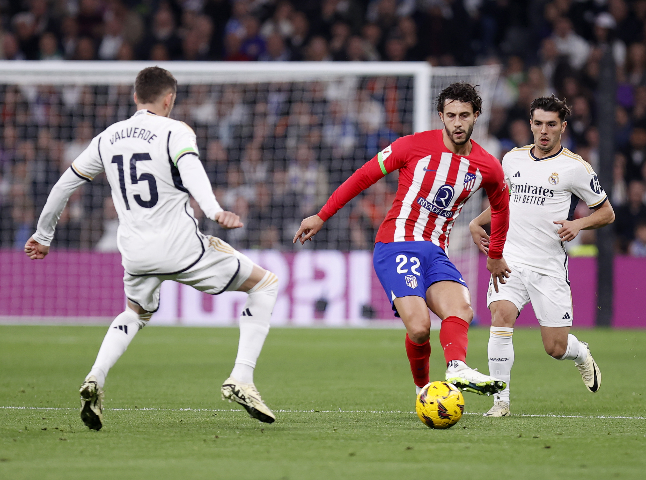 Llorente scores injury time equalizer as Atletico rescue draw at Real