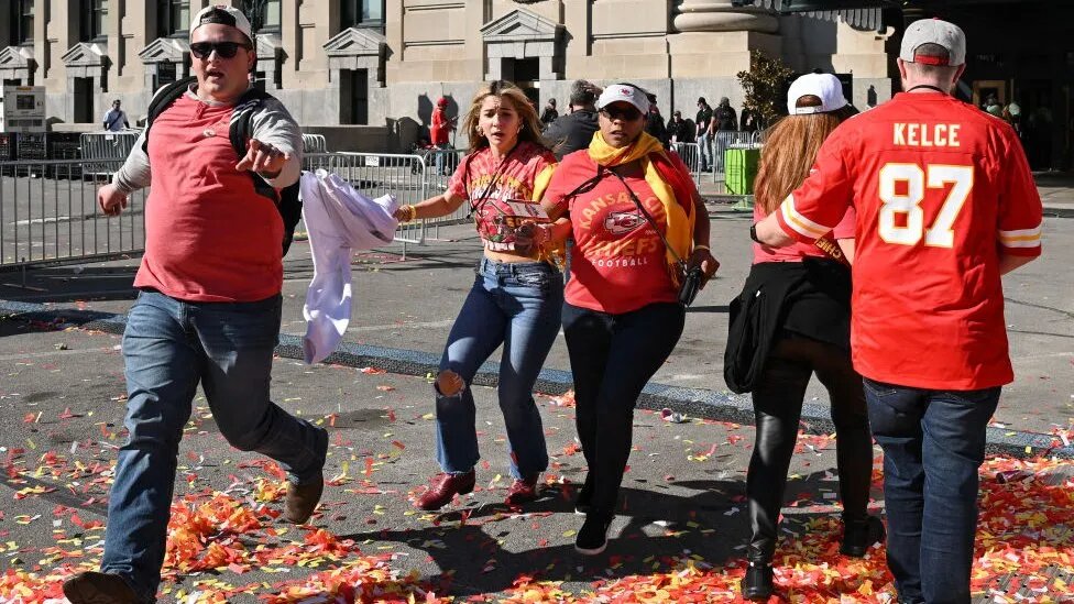 One dead and 21 injured near Kansas City Super Bowl parade