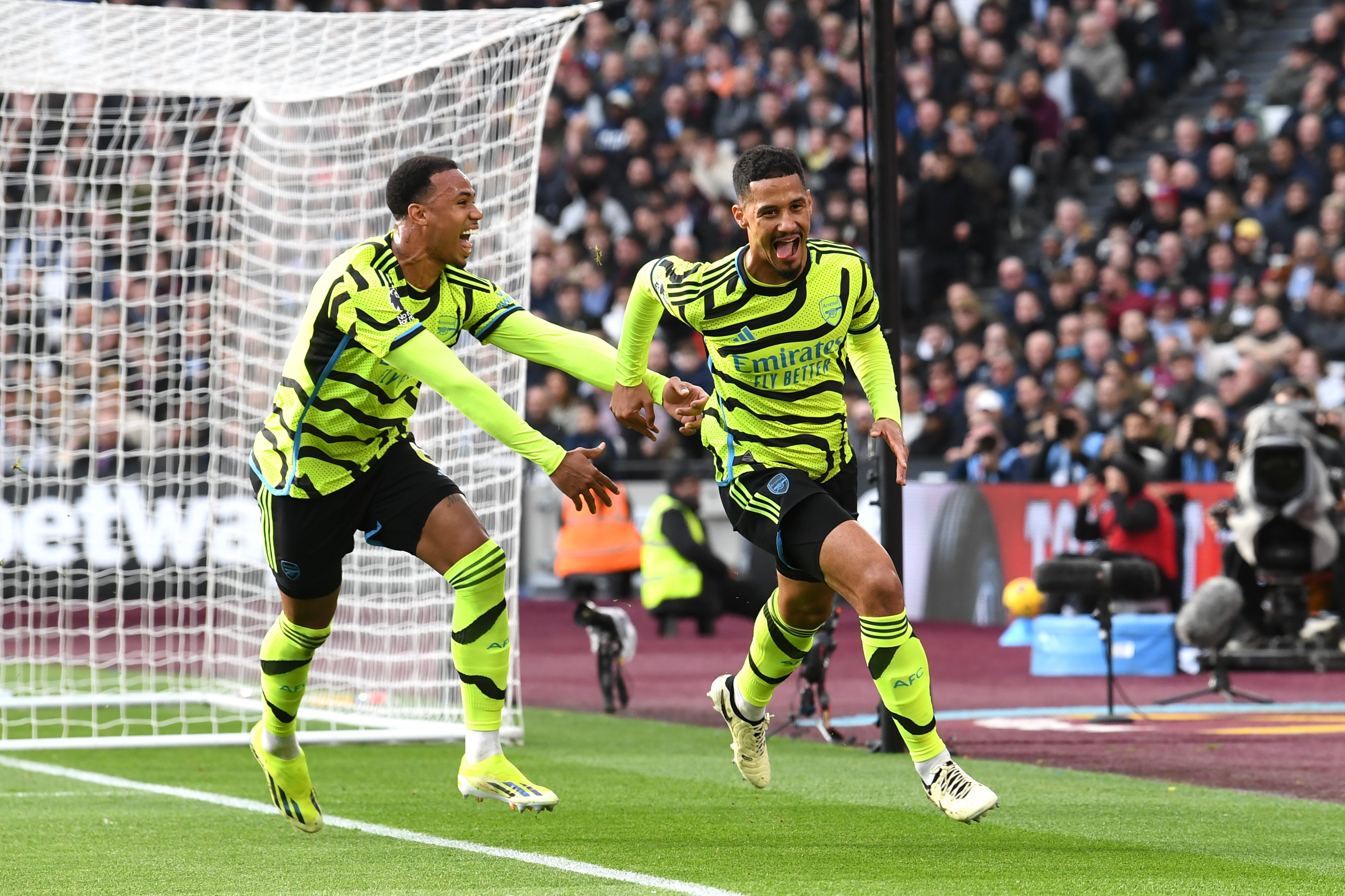 SIX IN THE CITY! – Arsenal bamboozle West Ham for biggest PL away win