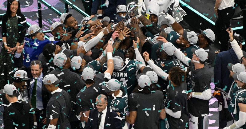 Eagles demolish Chiefs to deny them Super Bowl three-peat
